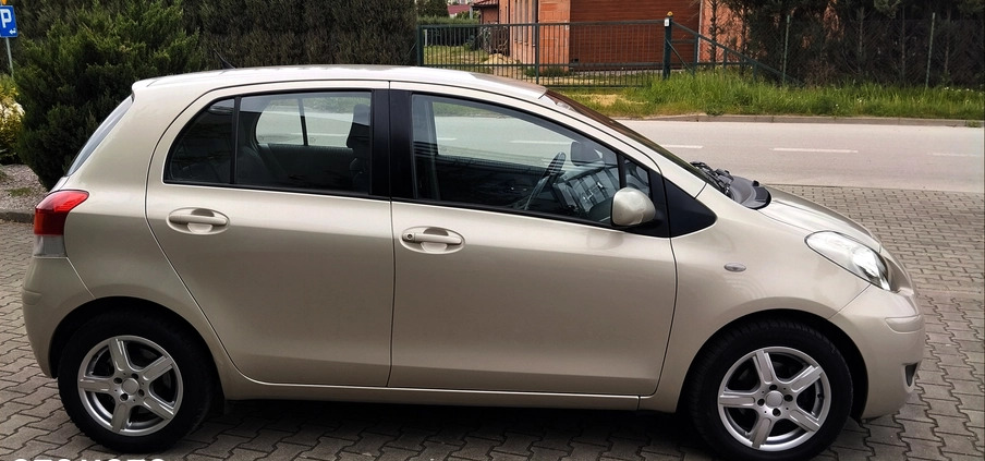 Toyota Yaris cena 20400 przebieg: 154000, rok produkcji 2009 z Łask małe 56